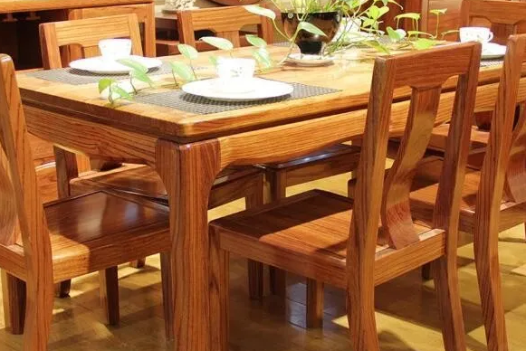 实木餐桌什么材质好？实木餐桌如何选购？